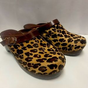 Hanna Andersson Calf Hair Leopard Print Clogs 7.5 US